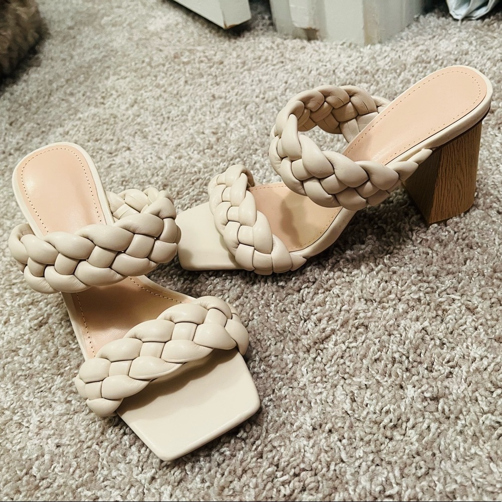 Square toe heels - Picture 2 of 3